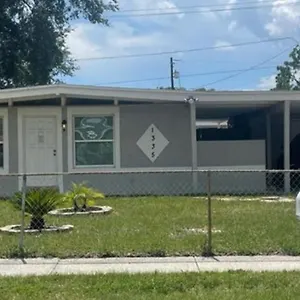 Cheerful Family Close To Everything! Tampa
